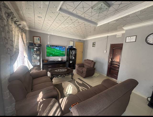 4 BEDROOM HOUSE FOR SALE IN SAVANNA CITY
